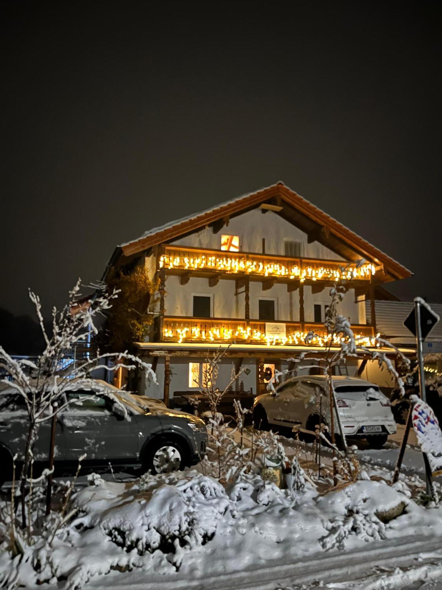 Ihre Ferienwohnung bayrisch mehr... Gstadt am Chiemsee Exterior foto